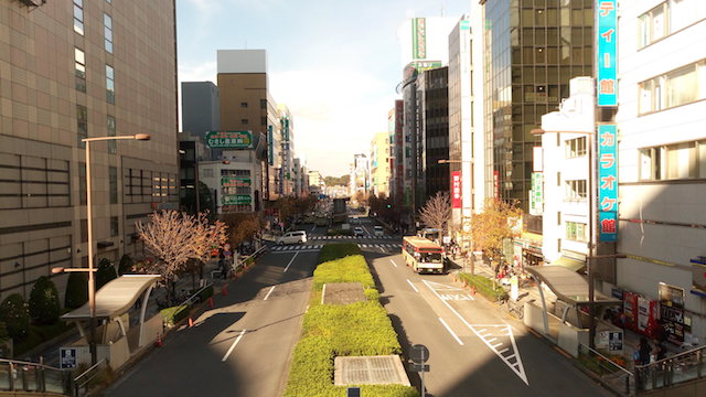 HDRオフで撮影した昼の街の景色