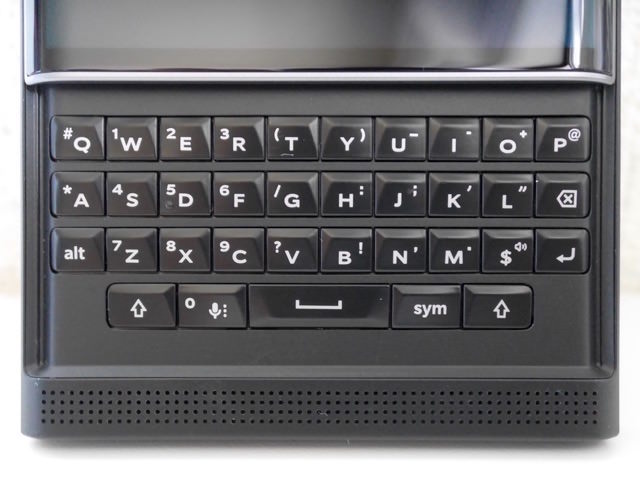 タッチ操作対応の物理QWERTYキーボード