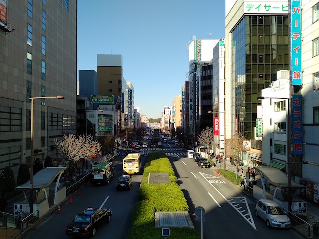 HDRオフで撮影した昼間の街の景色