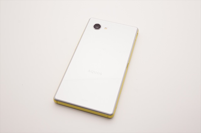 ハイスペックが凝縮されたコンパクトスマホ ドコモ Aquos Compact をレビュー