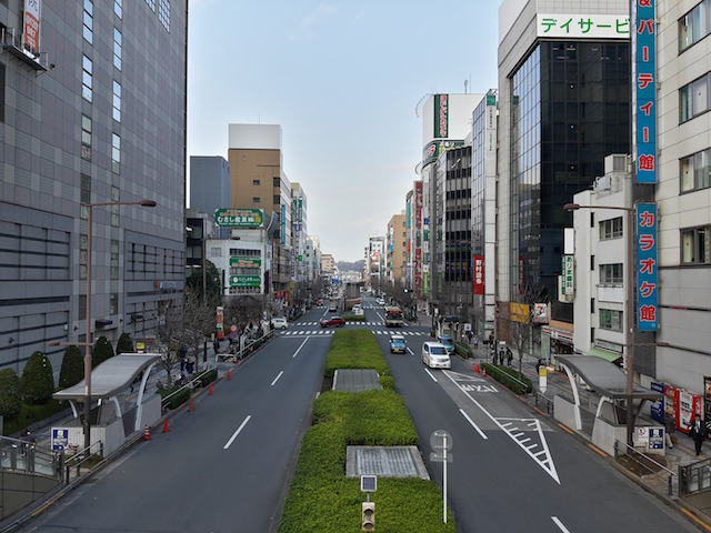 HDRオンで撮影した昼間の街の景色