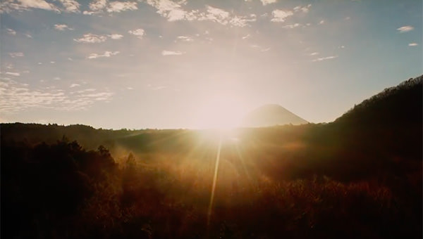 最新au三太郎シリーズcm動画 春のトビラ みんながみんな英雄 篇 今年も一寸法師がいるよ