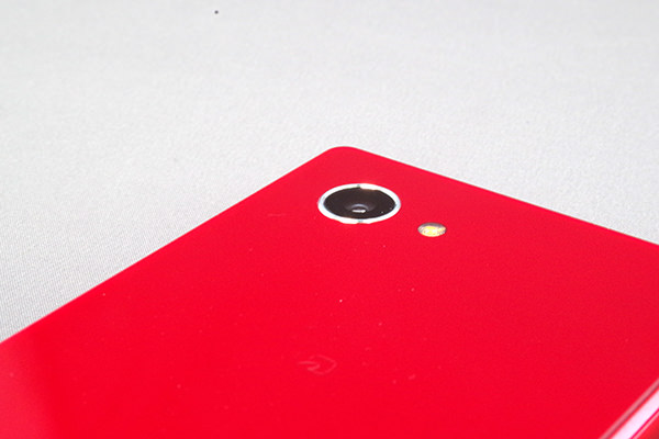 コンパクトでもスペックに妥協なし ハイスピードigzoであらゆる動作が滑らかに動く Au Aquos Serie Mini Shv33 レビュー