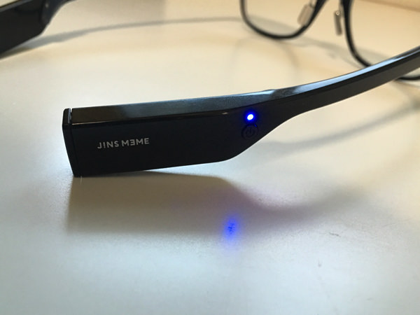 このLEDでバッテリーの残量が分かれば良いのですが・・・