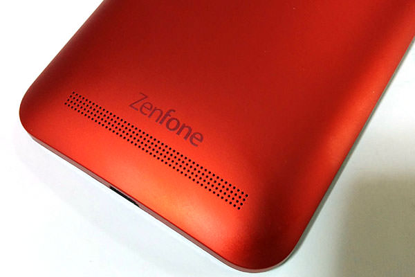 ZenFone 2 Laser:ZE500KL 背面下部 スピーカー