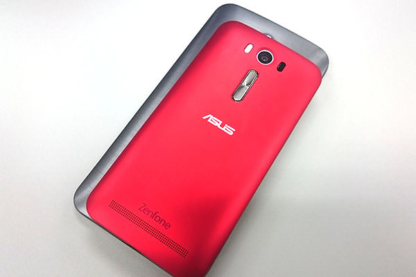 ZenFone 2 Laser:ZE500KL(上)とZE601KL(下)