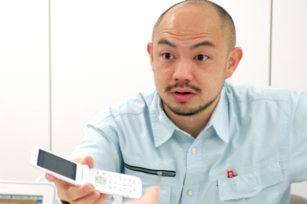 微笑む小さいおじさん
