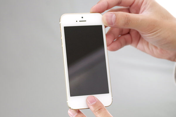 iPhone 5sの電源ボタンは位置が違う
