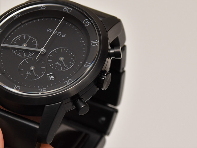 wena wrist 側面に設けられた竜頭と2つのプッシュボタン