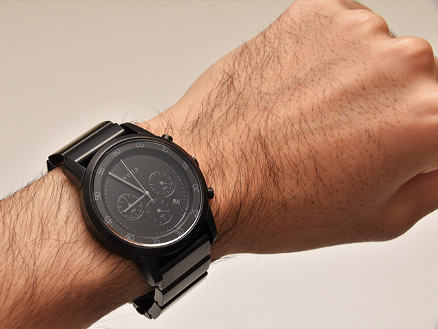 wena wrist wena wristを手首に装着した様子