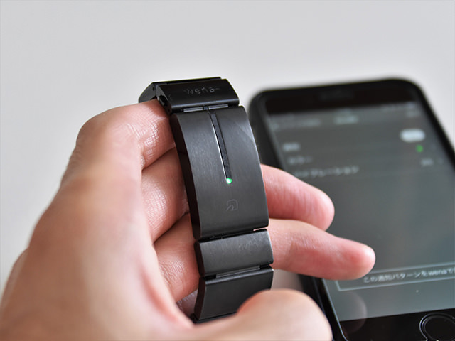 wena wrist 通知を受信した際の様子