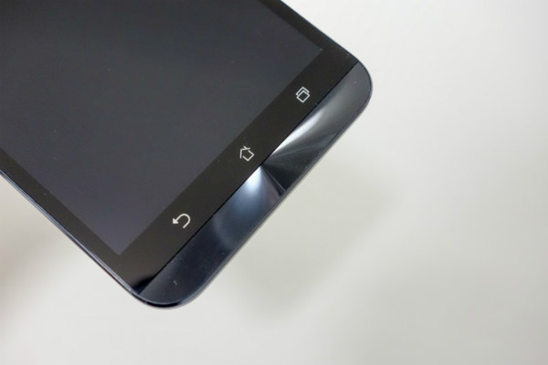 スピン加工もZenFoneシリーズおなじみ