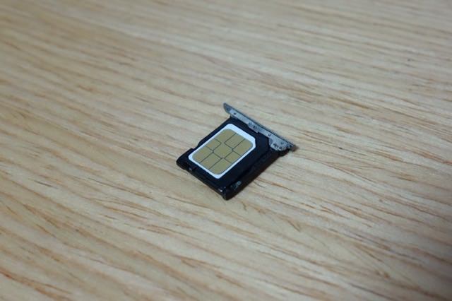 ZTE Blade V6:nanoSIMを利用するにはアダプタが必要