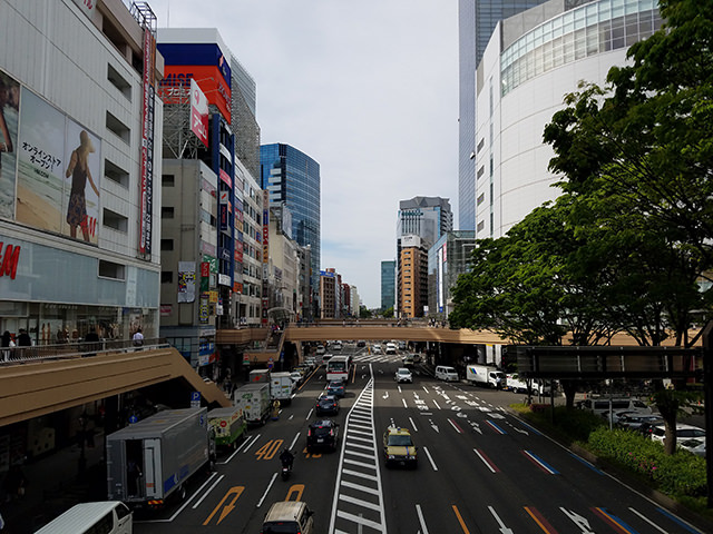 日中の街の景色(HDRオフ)