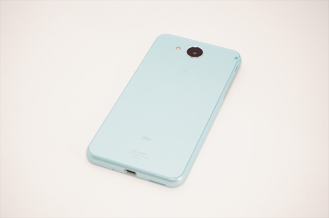 AQUOS U SHV35 外観 背面