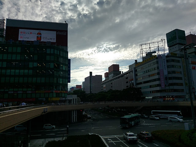夕方の仙台駅前（HDRオフ）