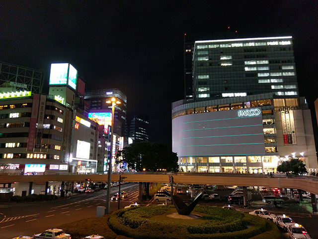 夜の仙台駅前（HDRオフ）