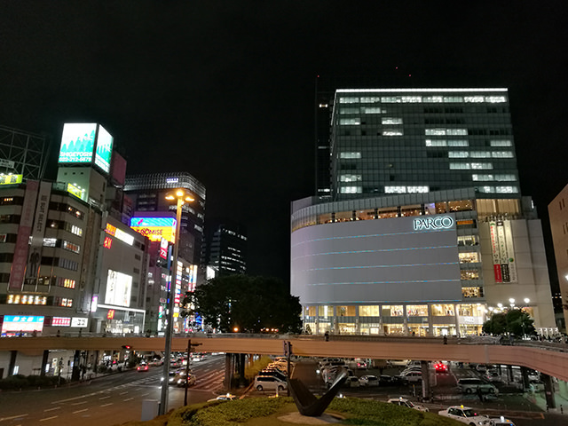 HUAWEI P9　カメラ作例：夜の仙台駅前（HDR：オート）
