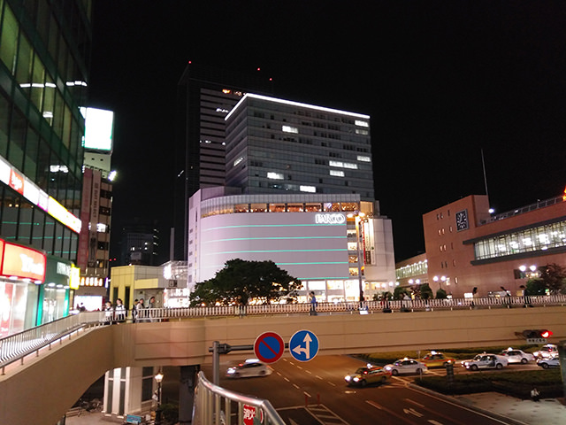夜の仙台駅前（HDRオフ）