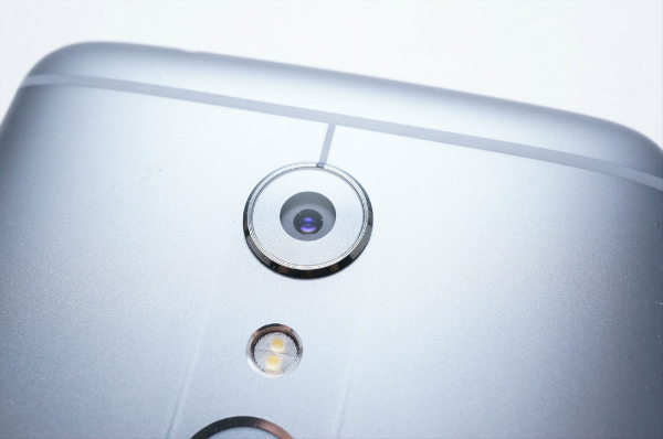 AXON 7のアウトカメラ