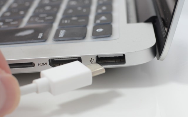 USBポートのフォーマットが違うと接続が出来ない
