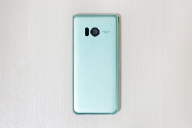 AQUOS ケータイ2:背面