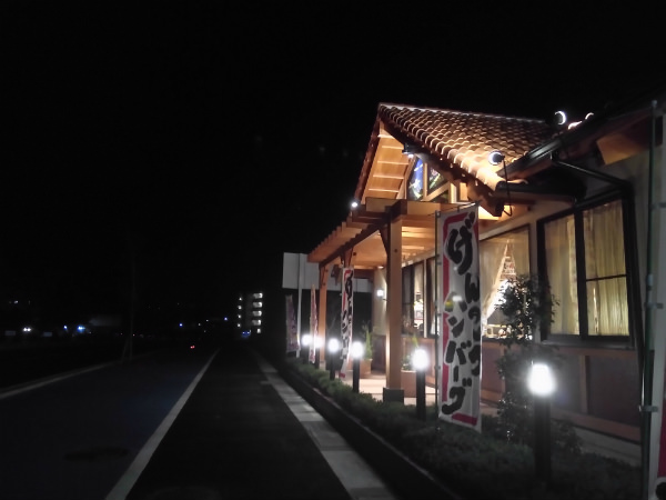 KIWAMI 2 カメラ作例：夜の飲食店を撮影