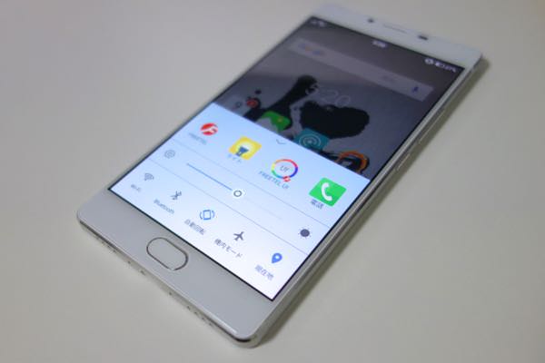FREETEL UIのスワイプアップランチャー