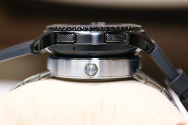 moto360との厚さ比較
