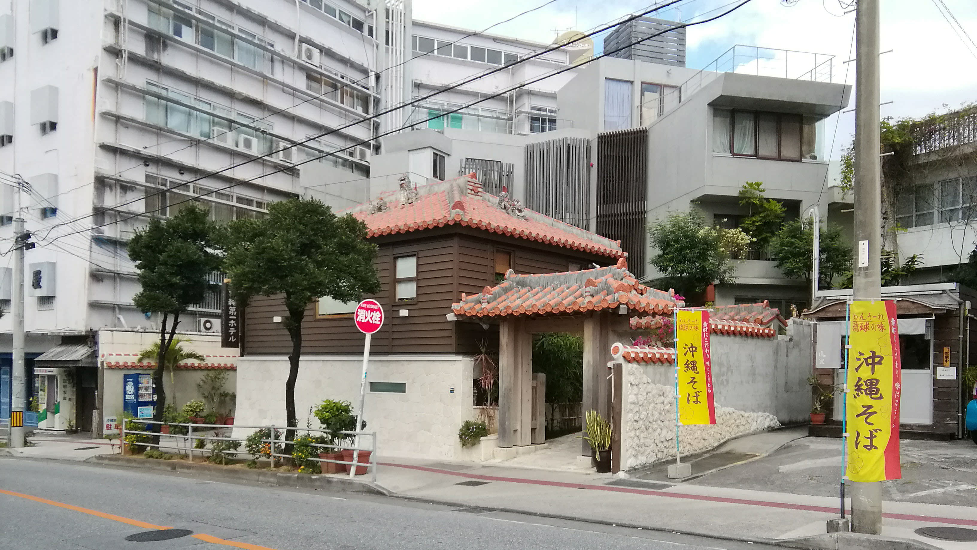 赤瓦屋根の風景