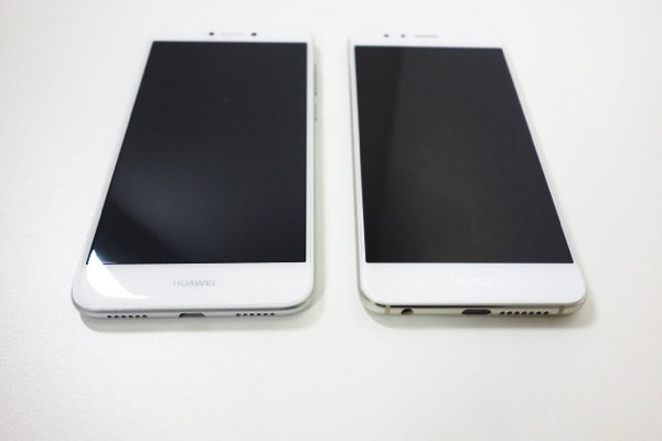 nova liteとhonor 8を並べたところ