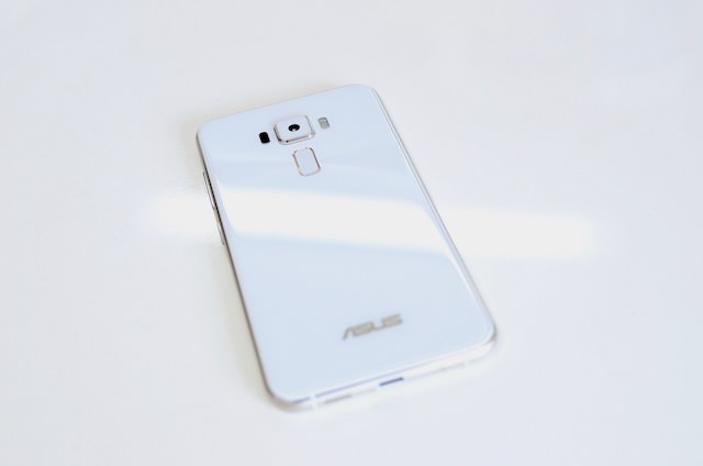 ZenFone 3 背面