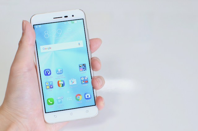 ZenFone 3 を持ってみたところ