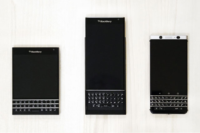 左からBlackBerry Passport・BlackBerry PRIV・BlackBerry KEYone