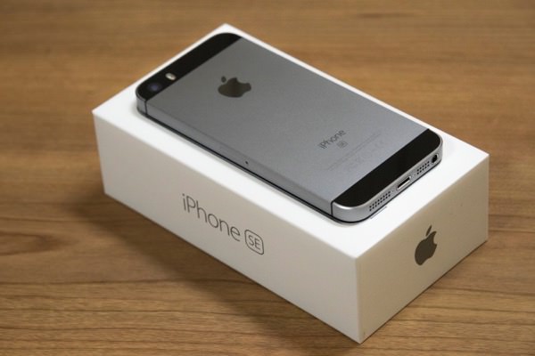 発売から1年以上たったiPhone SE