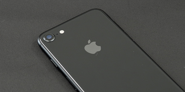 iPhone 8 カラー比較：スペースグレー