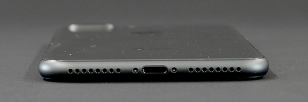 iPhone 8 カラー比較:スペースグレー