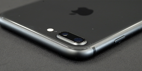 iPhone 8 カラー比較：スペースグレー
