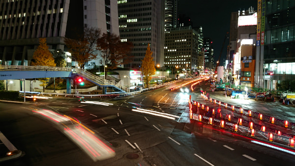 光の残像が見える不思議な写真に
