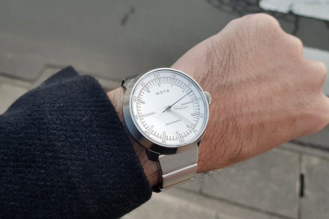手首が細い筆者にも違和感のないケースサイズ(43mm)