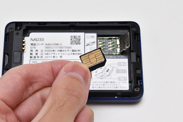 電源を切り、SIMカードも取り付けなおしてみよう