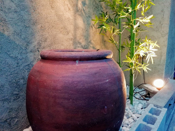 壺と竹の装飾