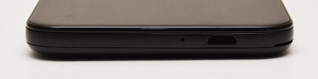 下面にあるUSB端子はType-B(Micro)規格