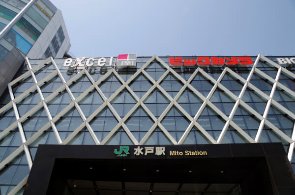 有名家電量販店さんのロゴが。ここで携帯を買う地元の方も多いのでしょうか。