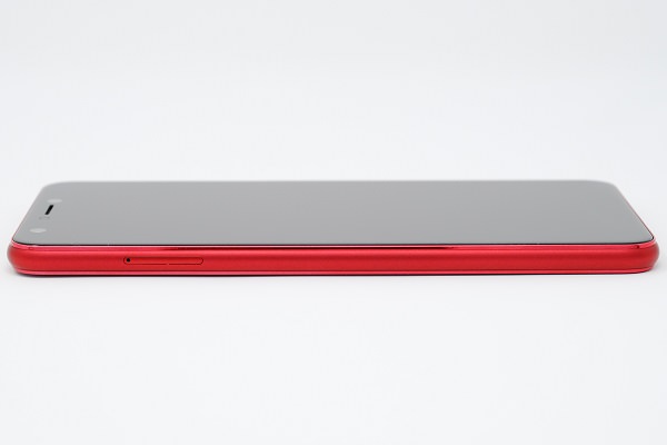 ZenFone 5Q SIMカードトレイは本体の左側面にあります