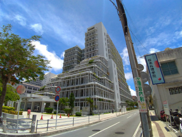 ZenFone 5 カメラ作例：市役所を広角カメラで撮影