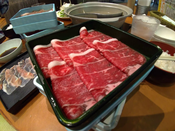 ZenFone 5 カメラ作例：和牛のしゃぶしゃぶを広角カメラで撮影（料理モード）