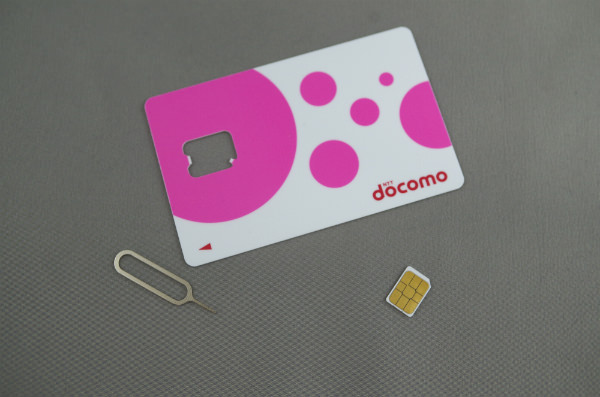 SIMカードとともに、SIMピンも用意しておこう