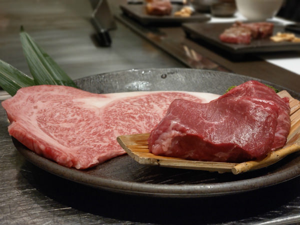 料理などは青みがかることなく、盛りすぎることもない自然な色合いで記録する