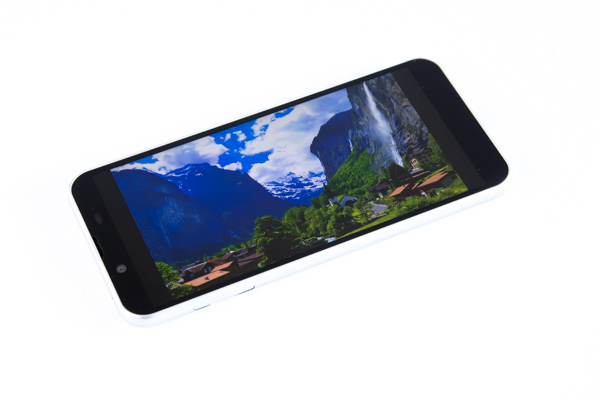 SHARP製スマホではおなじみの高精細なフルHD+ IGZOディスプレイ